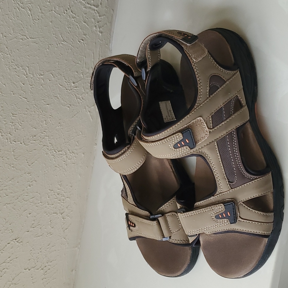 Khombu Men's Sandals